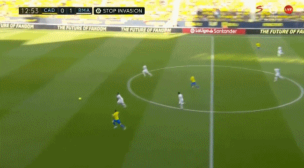 篮球篮网主帅接受采访谈战术