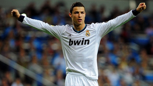 比利亚雷亚尔2-0赫塔费，布坎南破门，米卡塔泽锁定胜局（黄潜2-0力克赫塔费：布坎南先开纪录，米卡塔泽终结悬念）