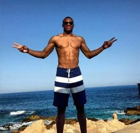 泰州队主帅：曾被贴上傀儡标签，如今炼就笑对所有风雨的底气（泰州队主教练：走出傀儡质疑，如今底气十足笑迎风雨）