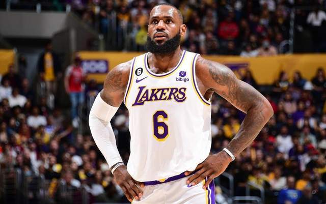 活塞成本赛季雷霆之后，第二支拿到20胜的球队（继雷霆之后，活塞成为本赛季第二支拿到20胜的球队）