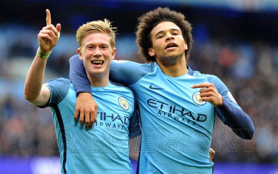 萨巴伦卡大坂直美表演赛邀球迷上场，展职业业余差距（萨巴伦卡与大坂直美表演赛邀请球迷同场竞技，职业与业余差距尽显）