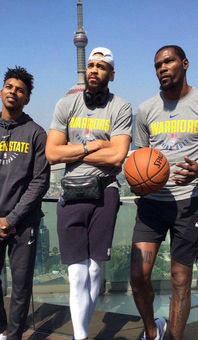 教练赛后把功劳全给了球员（赛后教练将全部功劳归于球员）