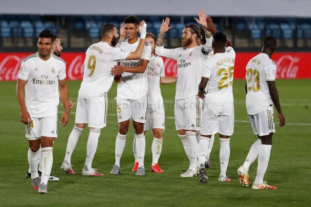 博主：皇马已经至少接触两名教练，但齐达内不会回归