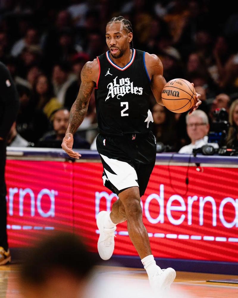 半场战报：尤文2-1卡利亚里，伊尔迪兹双响，弗拉霍维奇伤退（半场快讯：尤文暂2-1领先卡利亚里，伊尔迪兹梅开二度，弗拉霍维奇因伤离场）