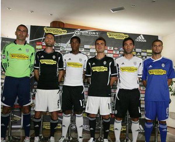 梅努申请离队，心属那不勒斯！已有12队邀约，曼联只接受租借！（梅努盼离队赴那不勒斯，12队抛橄榄枝，曼联坚持只租不卖）