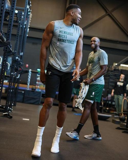 纳帅：施洛特贝克的脚肿了；萨内在欧冠和土超的数据有所提升（纳帅：施洛特贝克脚部肿胀；萨内在欧冠及土超的数据上扬）