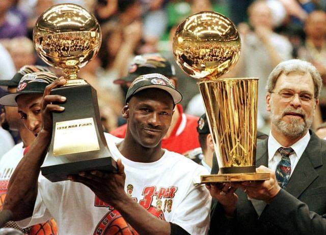 拉菲尼亚：今天我觉得有点累，要求换人是因为我没法坚持了（拉菲尼亚自述疲惫：体能难以支撑，主动申请被换下）