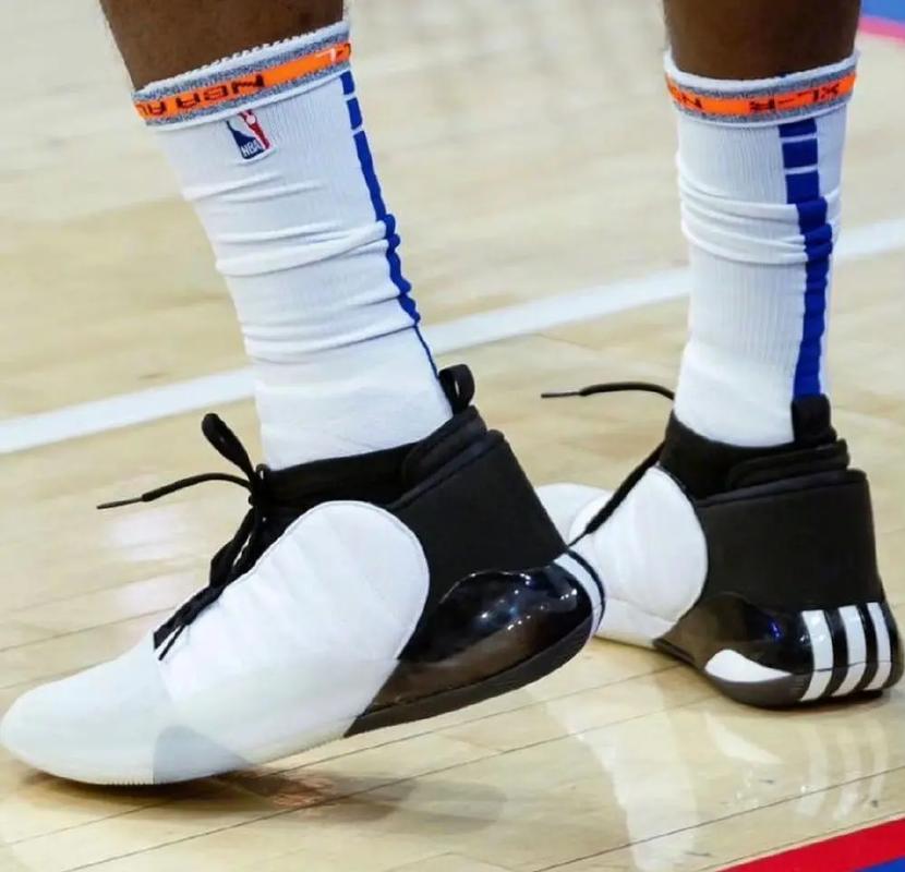 记者：对阵塞尔塔前阿隆索给全队放假两天，这让管理层不解（记者称阿隆索战塞尔塔前给全队放两天假，管理层难以理解）