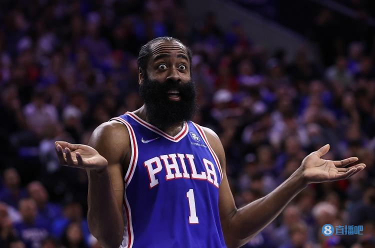 皇马本泽马梅开二度助球队获胜（本泽马双响，助皇马取胜）