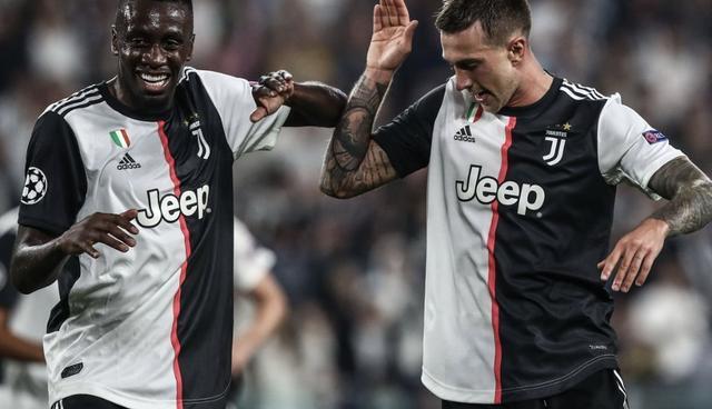 欧文突破防守助攻制胜（欧文穿透防线送出致胜助攻）