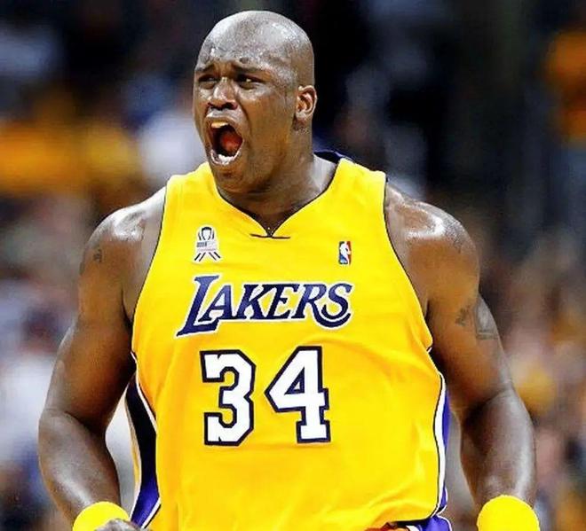 国脚单场进球助球队锁定胜利（国脚建功，球队锁定胜局）