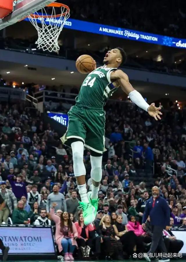 德天空：那不勒斯想签弗赖堡中场曼赞比顶替受伤的德布劳内（德媒：那不勒斯有意引进弗赖堡中场曼赞比，以填补德布劳内伤缺）