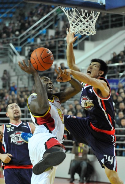 卡牌大师？皇马本场主裁本赛季此前7场西甲出示35黄6红（皇马本场主裁牌风凶猛：本季前7场西甲已掏35黄6红）